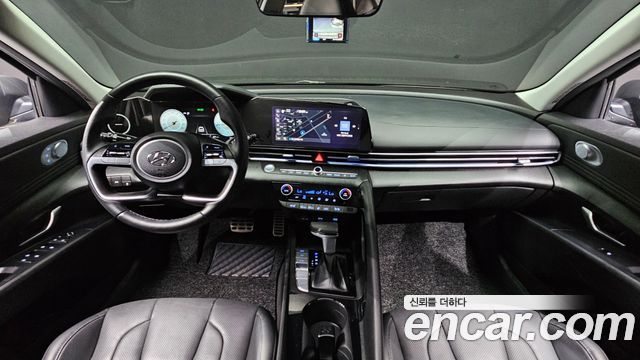 Hyundai Avante — interior