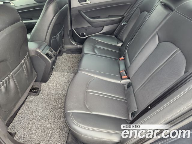 Hyundai Sonata — interior