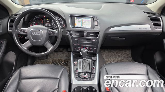 Audi Q5 — interior