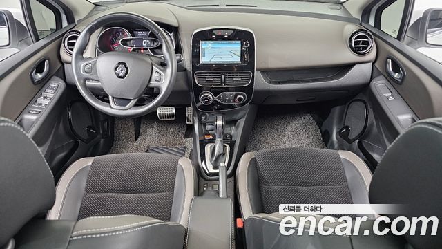 Renault Korea Clio — interior