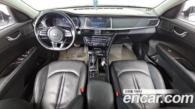 Kia K5 — interior