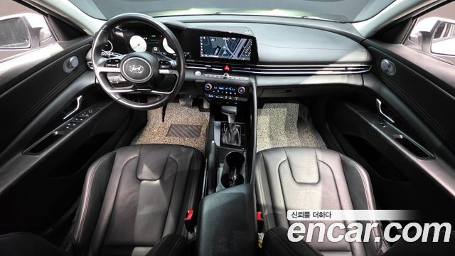 Hyundai Avante — interior