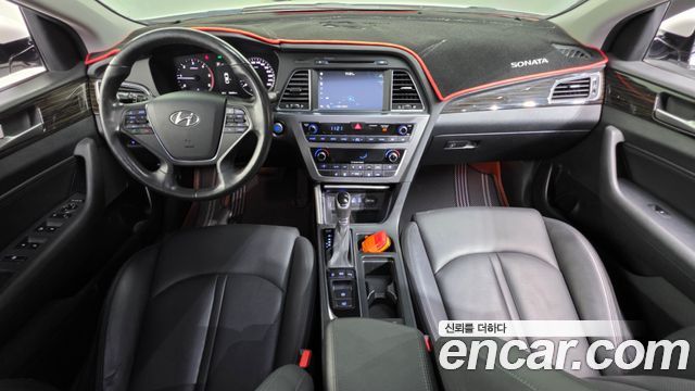 Hyundai Sonata — interior
