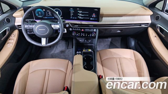 Hyundai Sonata — interior