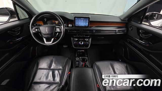 Lincoln Corsair — interior