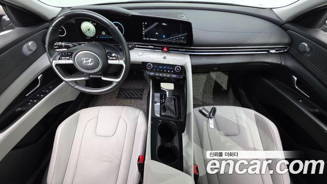 Hyundai Avante — interior