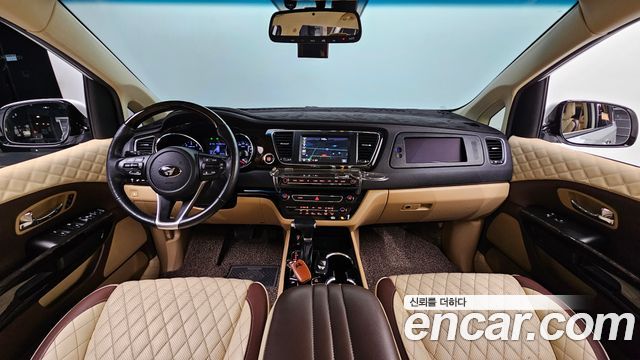 Kia Carnival — interior