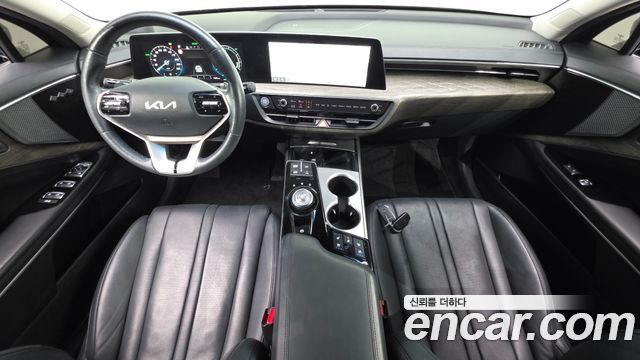 Kia K8 — interior