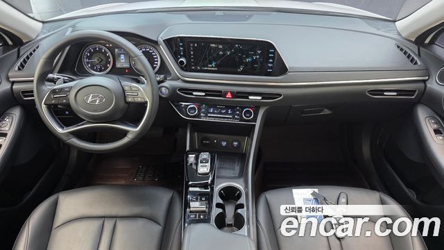 Hyundai Sonata — interior