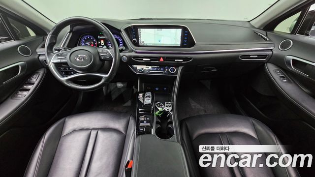 Hyundai Sonata — interior