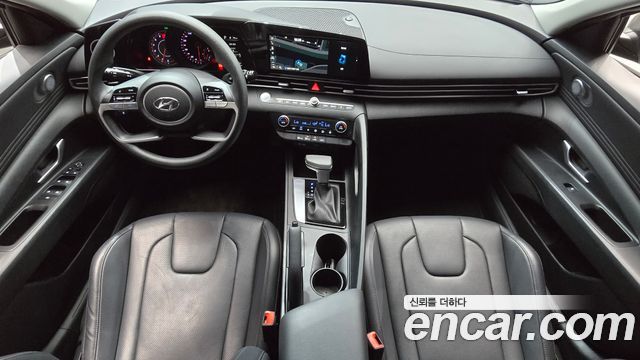 Hyundai Avante — interior