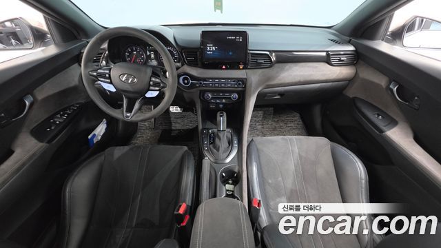 Hyundai Veloster — interior