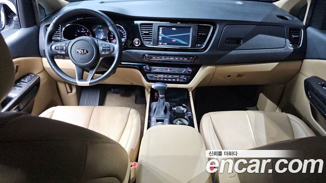 Kia Carnival — interior