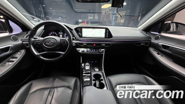 Hyundai Sonata — interior