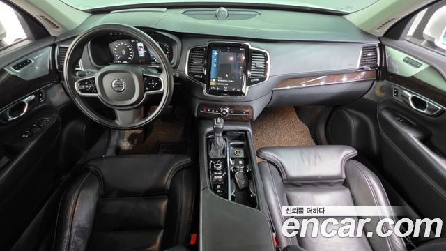 Volvo XC90 — interior