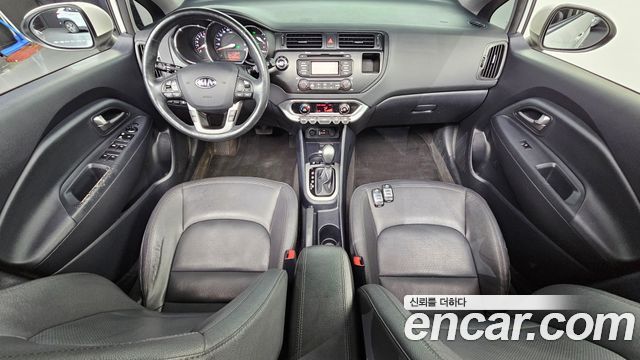 Kia Pride — interior