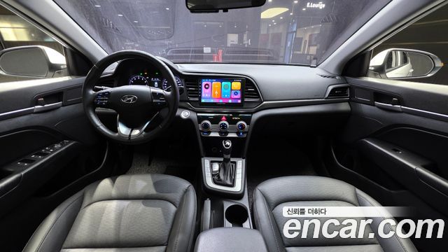 Hyundai Avante — interior