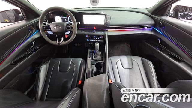 Hyundai Avante — interior