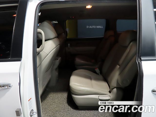 Kia Carnival — interior