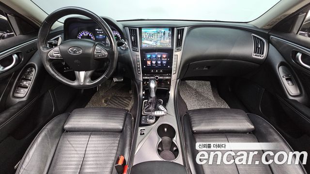 Infiniti Q50 — interior