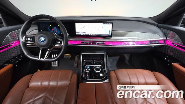 BMW i7 — interior