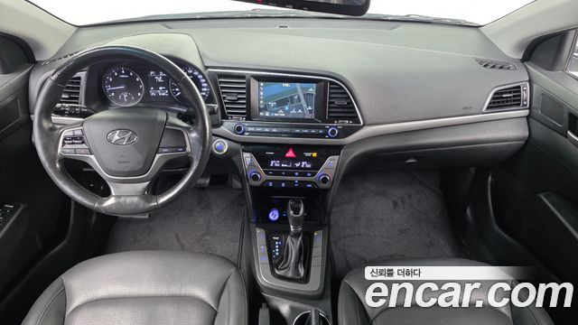 Hyundai Avante — interior