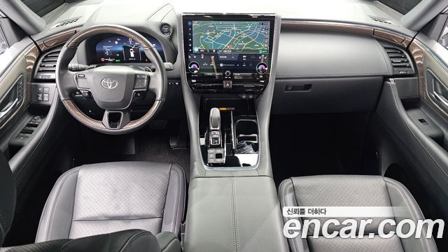 Toyota Alphard — interior