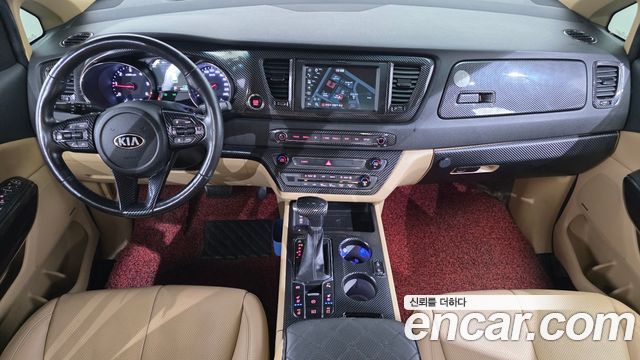 Kia Carnival — interior