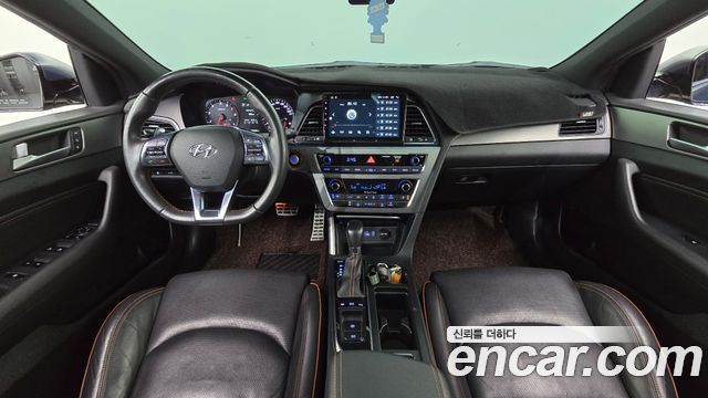 Hyundai Sonata — interior