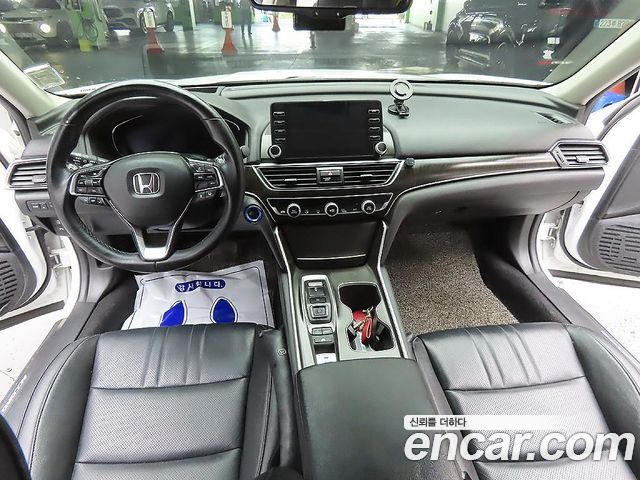 Honda Accord — interior