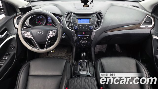 Hyundai Santa Fe — interior