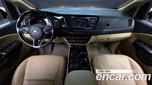 Kia Carnival — interior
