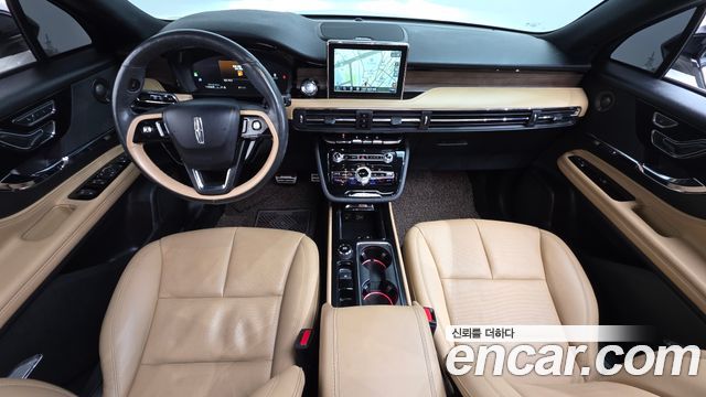 Lincoln Corsair — interior