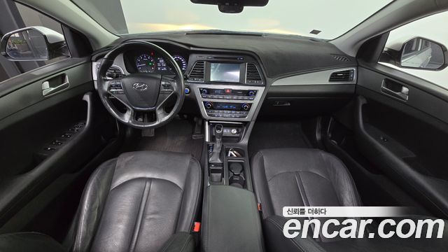 Hyundai Sonata — interior