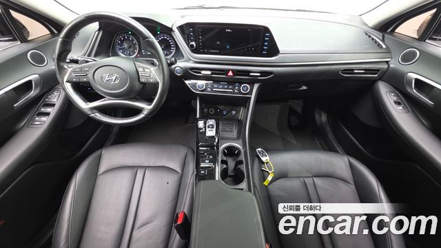 Hyundai Sonata — interior