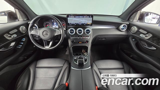 Mercedes-Benz GLC-Class — interior