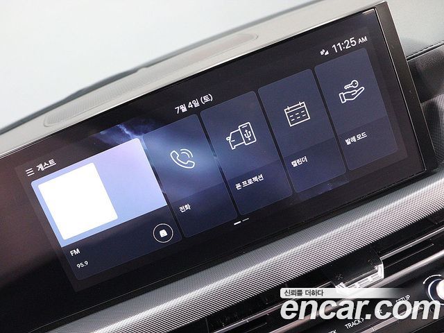 Hyundai Sonata — interior