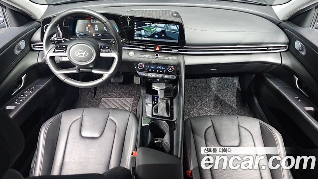Hyundai Avante — interior