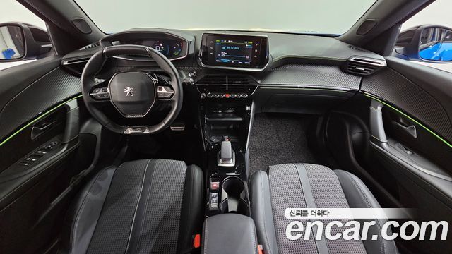 Peugeot 2008 — interior