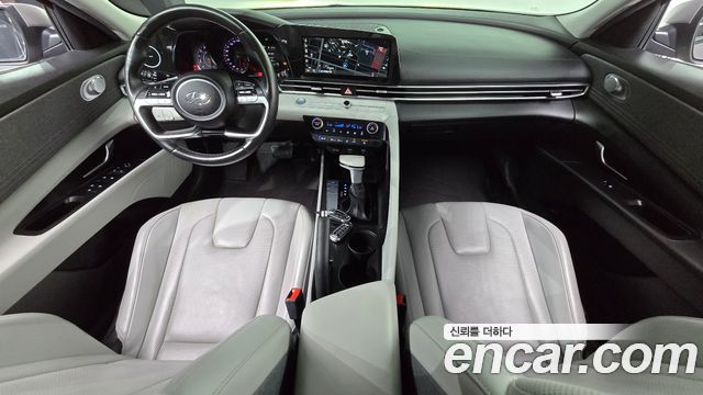 Hyundai Avante — interior