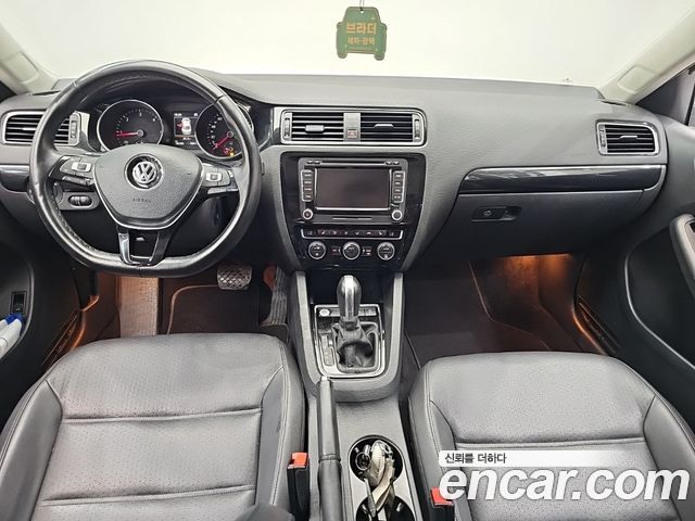 Volkswagen Jetta — interior
