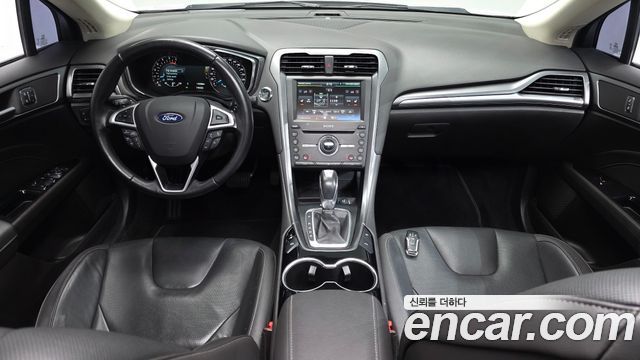 Ford Mondeo — interior