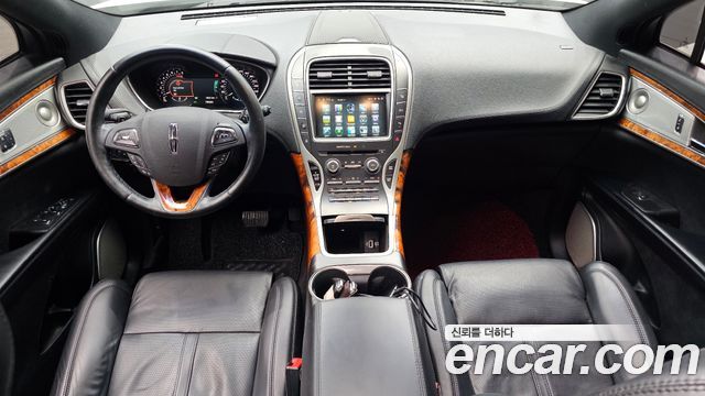 Lincoln MKX — interior