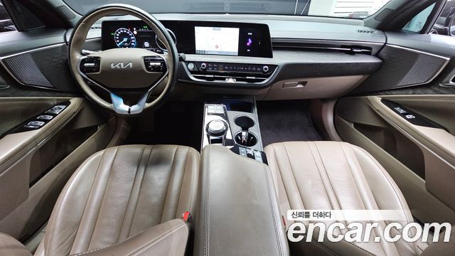 Kia K8 — interior