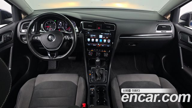 Volkswagen Golf — interior