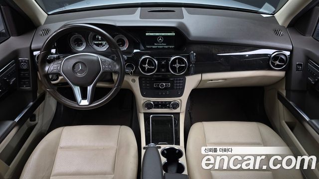 Mercedes-Benz GLK-Class — interior
