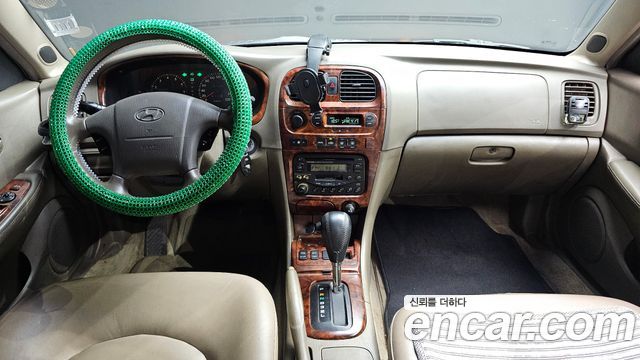 Hyundai Sonata — interior