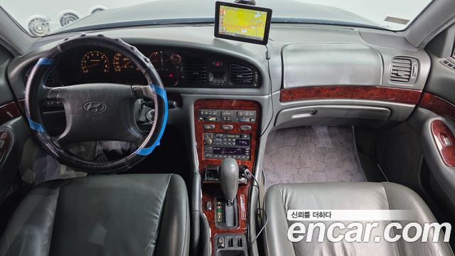 Hyundai Grandeur — interior