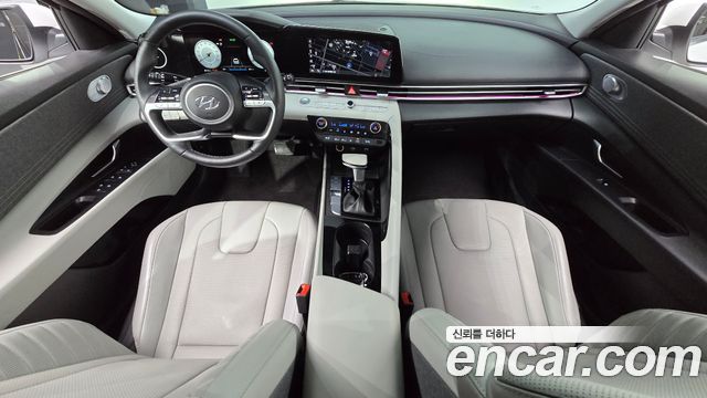 Hyundai Avante — interior