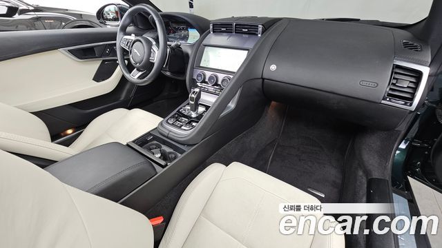 Jaguar F-Type — interior